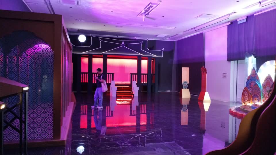 「和平館」的藝術展品以馬來西亞文化與自然風景爲主題。