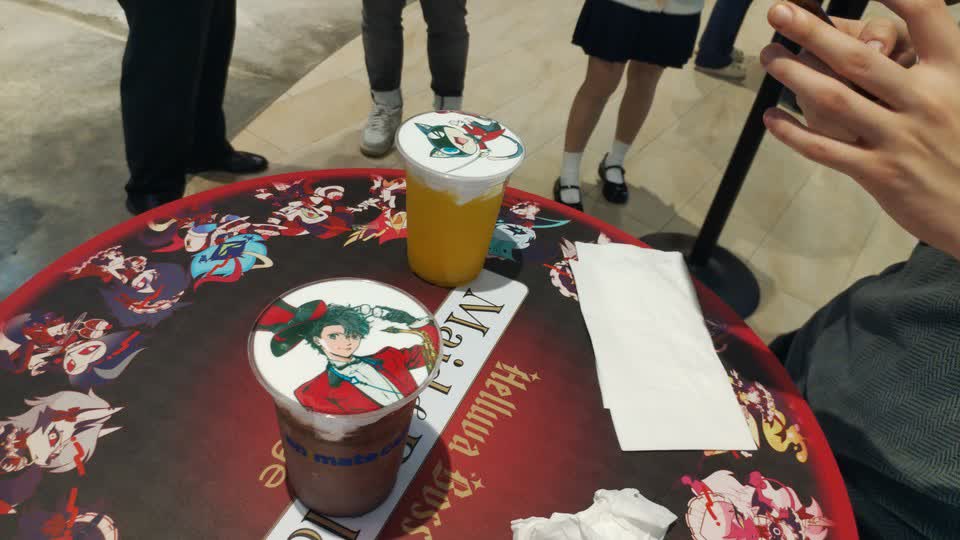 我點的是巧克力口味的 Joker 主題 Gratte,他點的是橘子(還是芒果?不太記得了)口味的 Morgana 主題 Gratte。