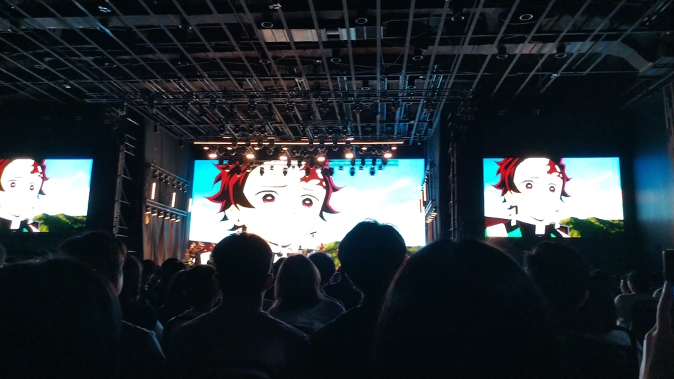 出現那個經典迷因圖的畫面啦！XDDD