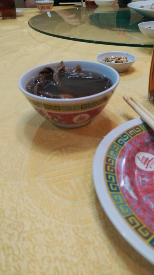 茶樹菇花腩湯。