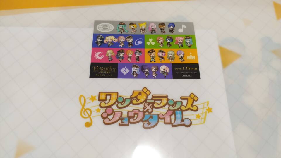 出席演唱會的紀念貼紙，貼在我之前購買的官方週邊文件夾上。