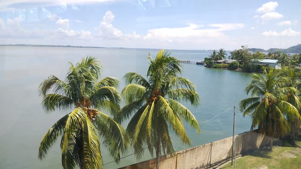 山打根市立圖書館外的海景照，攝於 2023 年 5 月 13 日。